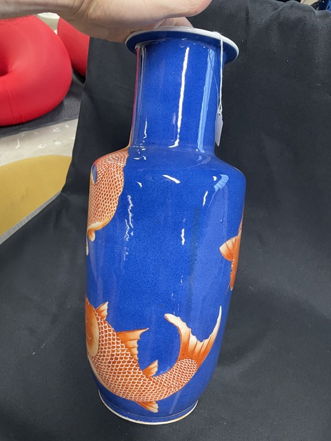 古玩陶瓷清晚期 灑藍釉礬紅魚紋棒槌瓶真品鑒賞圖