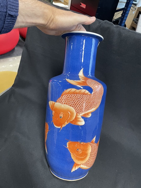 古玩陶瓷清晚期 灑藍釉礬紅魚紋棒槌瓶真品鑒賞圖