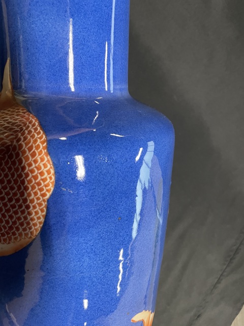 古玩陶瓷清晚期 灑藍釉礬紅魚紋棒槌瓶真品鑒賞圖