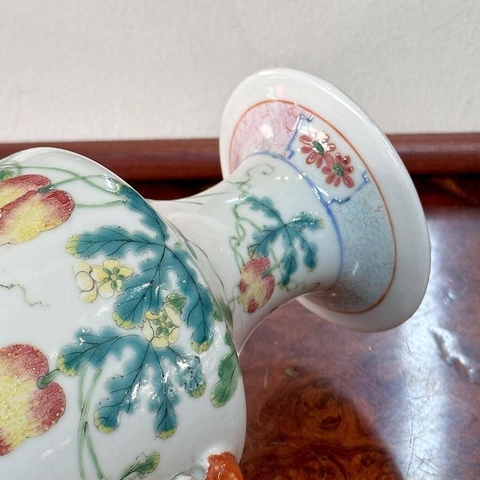 古玩陶瓷清晚期粉彩癩瓜紋獸耳瓶拍賣，當(dāng)前價(jià)格3680元