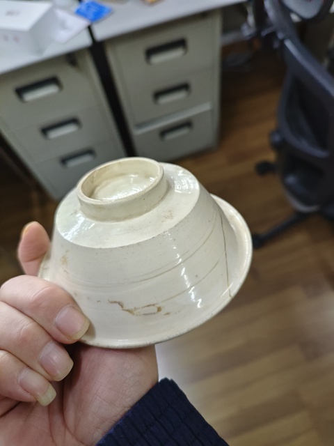 古玩陶瓷霍州窯白釉折沿茶盞真品鑒賞圖