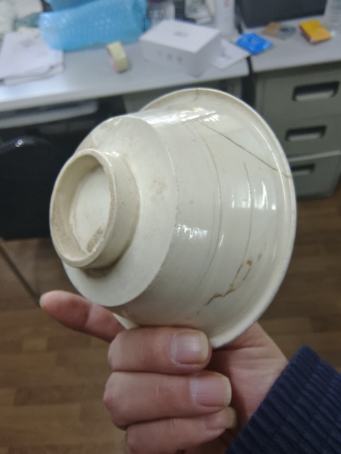 古玩陶瓷霍州窯白釉折沿茶盞真品鑒賞圖