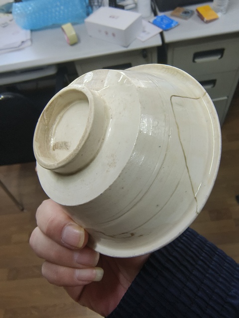 古玩陶瓷霍州窯白釉折沿茶盞真品鑒賞圖