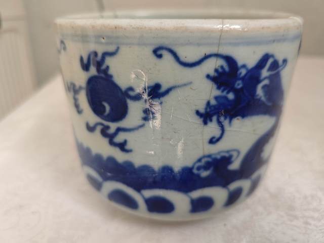 古玩陶瓷二龍戲珠青花三足筒式香爐真品鑒賞圖