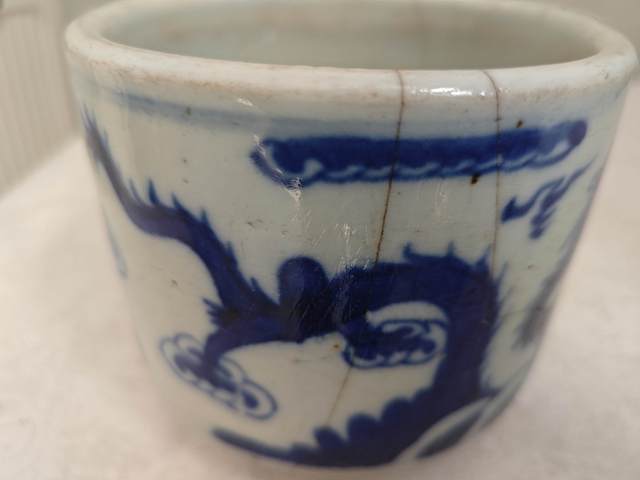 古玩陶瓷二龍戲珠青花三足筒式香爐真品鑒賞圖