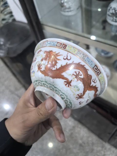古玩陶瓷龍泉趕珠龍紋茶碗真品鑒賞圖