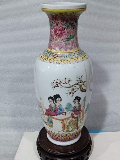 古玩陶瓷粉彩人物觀音瓶真品鑒賞圖
