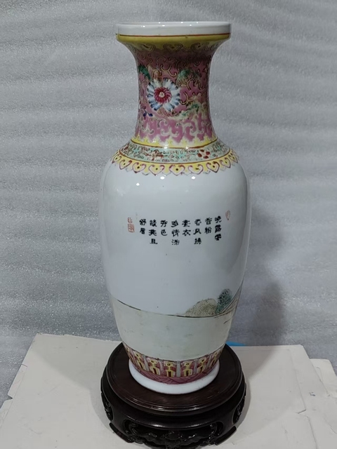 古玩陶瓷粉彩人物觀音瓶真品鑒賞圖