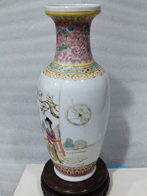 古玩陶瓷粉彩人物觀音瓶真品鑒賞圖