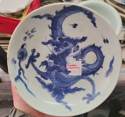古玩陶瓷過墻龍紋青花盤真品鑒賞圖