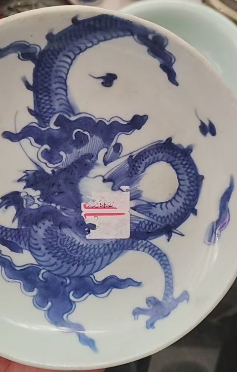 古玩陶瓷過墻龍紋青花盤真品鑒賞圖