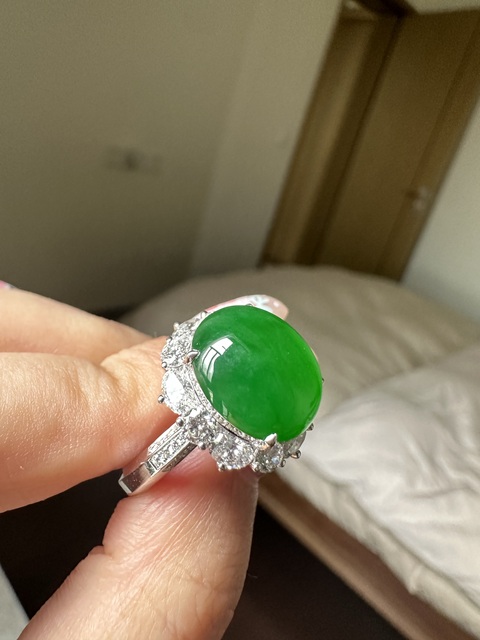 古玩玉器天然翡翠鑲嵌戒指真品鑒賞圖