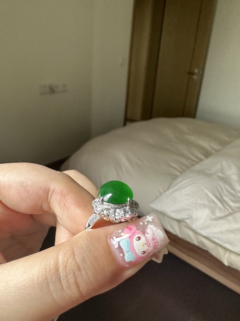 古玩玉器天然翡翠鑲嵌戒指真品鑒賞圖