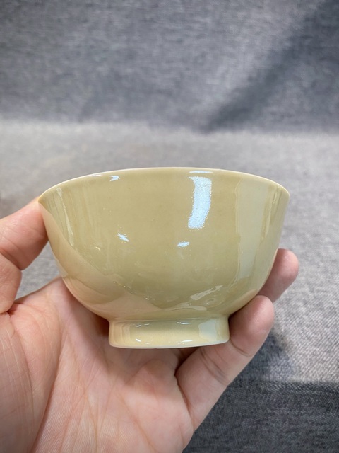 古玩陶瓷清乾隆·（細路）外米黃釉內粉彩“安居樂業圖”洞石花鳥紋杯拍賣，當前價格688元