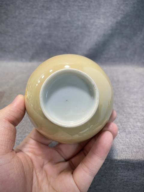 古玩陶瓷清乾隆·（細路）外米黃釉內粉彩“安居樂業圖”洞石花鳥紋杯拍賣，當前價格688元