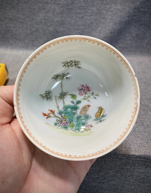 古玩陶瓷清乾隆·（細路）外米黃釉內粉彩“安居樂業圖”洞石花鳥紋杯拍賣，當前價格688元