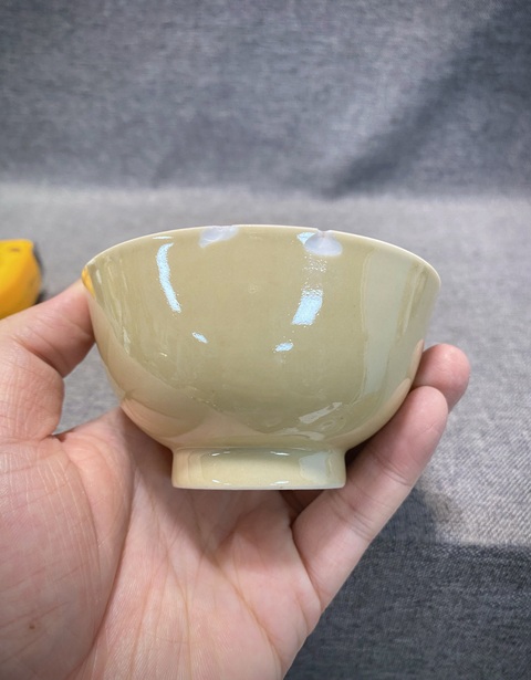 古玩陶瓷清乾隆·（細路）外米黃釉內粉彩“安居樂業圖”洞石花鳥紋杯拍賣，當前價格688元