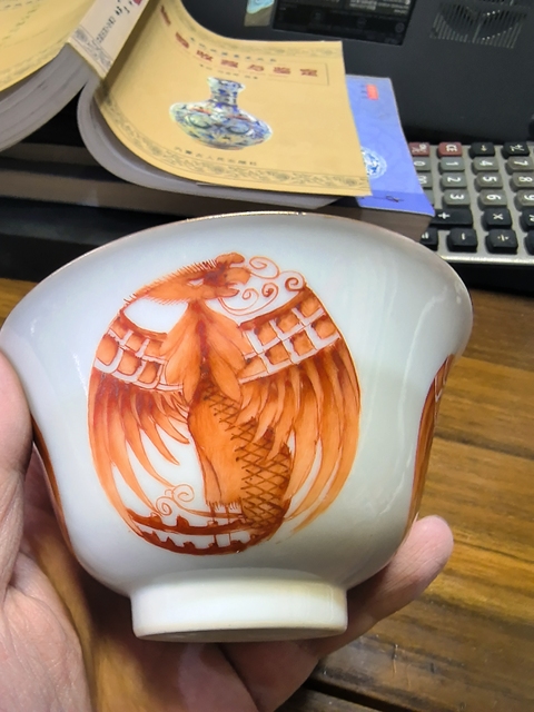 古玩陶瓷團鳳紋礬紅蓋杯真品鑒賞圖
