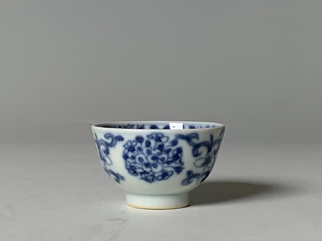 古玩陶瓷清早期·青花團花紋杯真品鑒賞圖