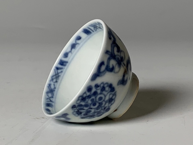 古玩陶瓷清早期·青花團花紋杯真品鑒賞圖