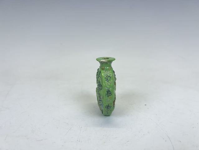 古玩陶瓷清晚期·松石綠釉故事鼻煙壺拍賣，當前價格0元