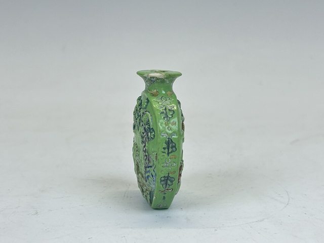 古玩陶瓷清晚期·松石綠釉故事鼻煙壺拍賣，當前價格0元