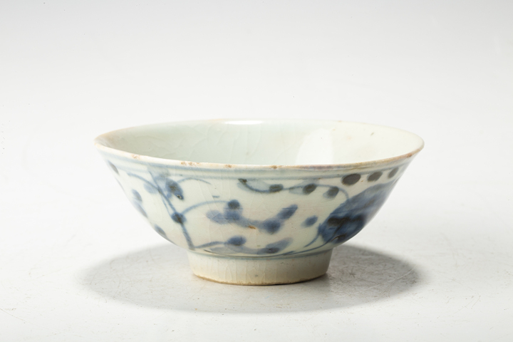 古玩陶瓷清·青花纏枝花卉紋碗拍賣，當(dāng)前價(jià)格188元