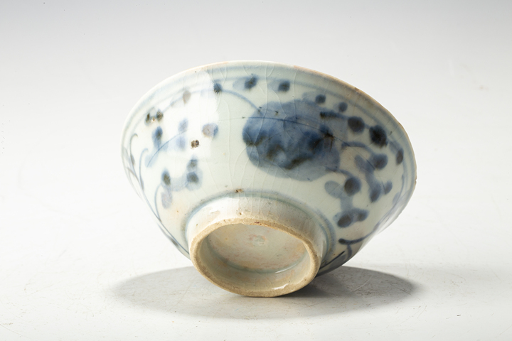 古玩陶瓷清·青花纏枝花卉紋碗拍賣，當(dāng)前價(jià)格188元