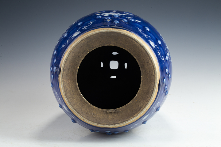 古玩陶瓷清晚·藍釉堆白梅蘭竹菊紋鼓釘繡墩拍賣，當前價格10244元