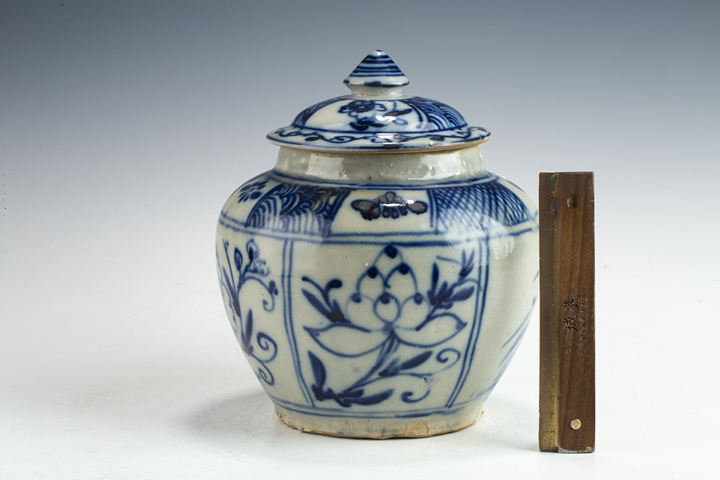 古玩陶瓷民國·青花花卉紋蓋罐真品鑒賞圖