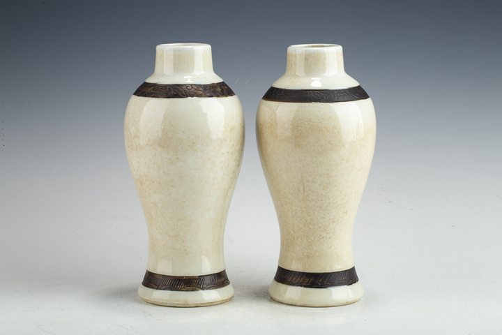 古玩陶瓷民國·哥釉鐵骨泥雞腿瓶一對真品鑒賞圖