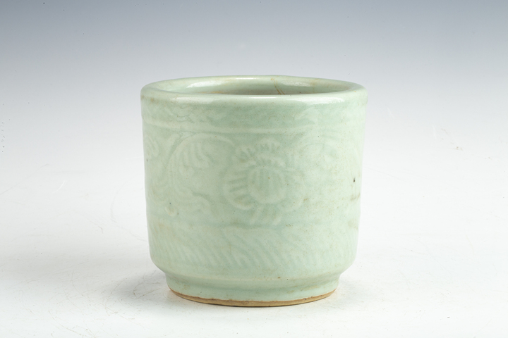 古玩陶瓷清·豆青釉暗刻牡丹紋筒式爐真品鑒賞圖