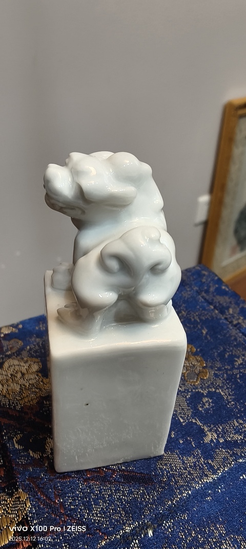 古玩陶瓷德化白瓷獅鈕方章真品鑒賞圖