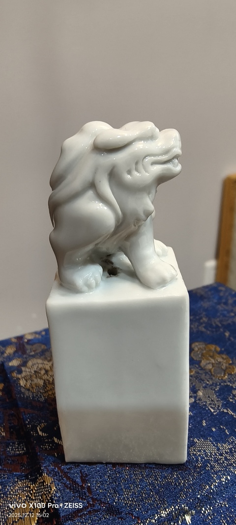 古玩陶瓷德化白瓷獅鈕方章真品鑒賞圖