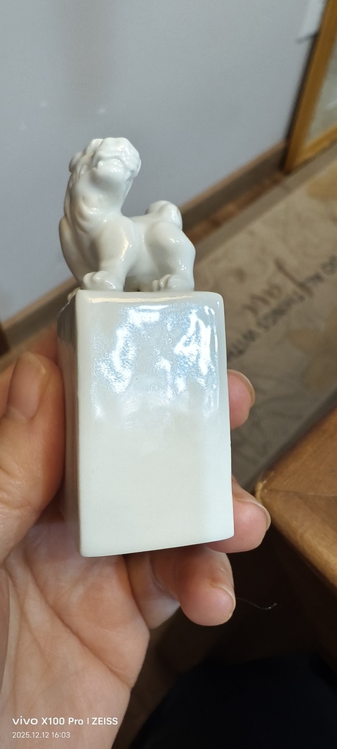 古玩陶瓷德化白瓷獅鈕方章真品鑒賞圖