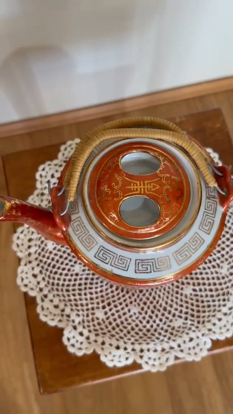 古玩陶瓷珊瑚紅描金萬壽無疆紋提梁壺真品鑒賞圖