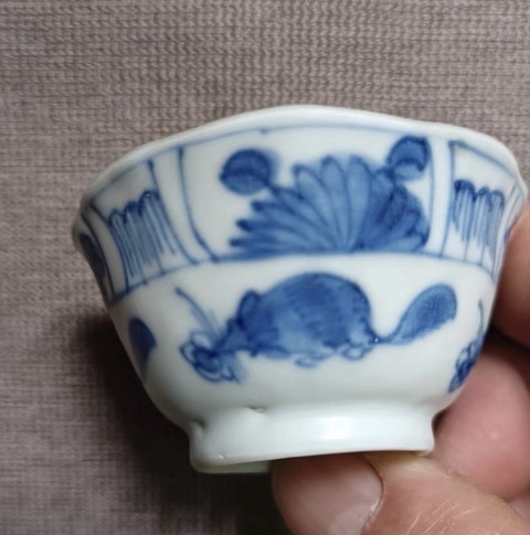 古玩陶瓷松鼠花卉海屋添籌青花杯真品鑒賞圖