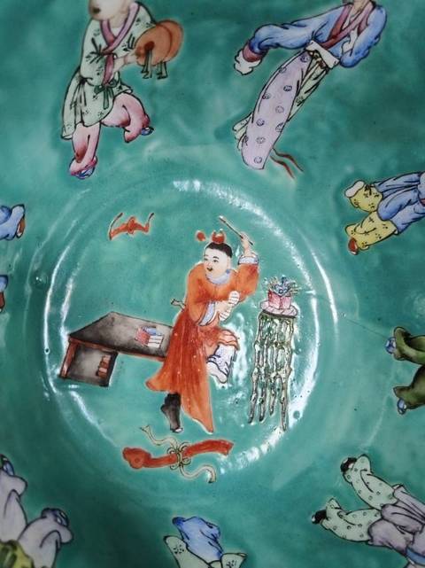 古玩陶瓷民國(guó) 松石綠地粉彩人物紋碗真品鑒賞圖