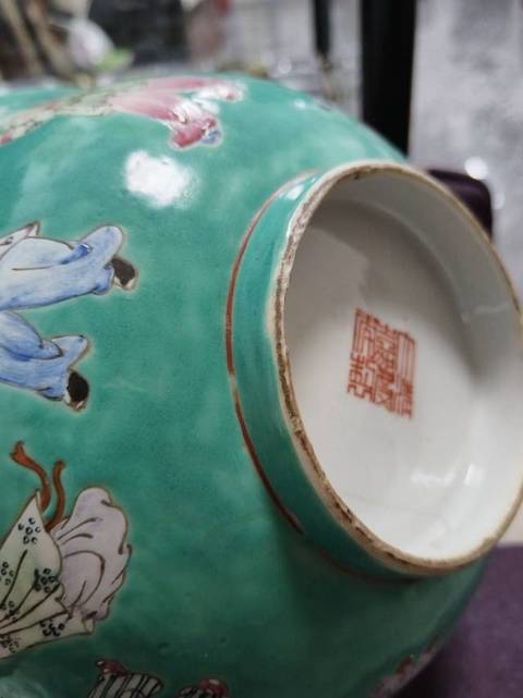古玩陶瓷民國(guó) 松石綠地粉彩人物紋碗真品鑒賞圖