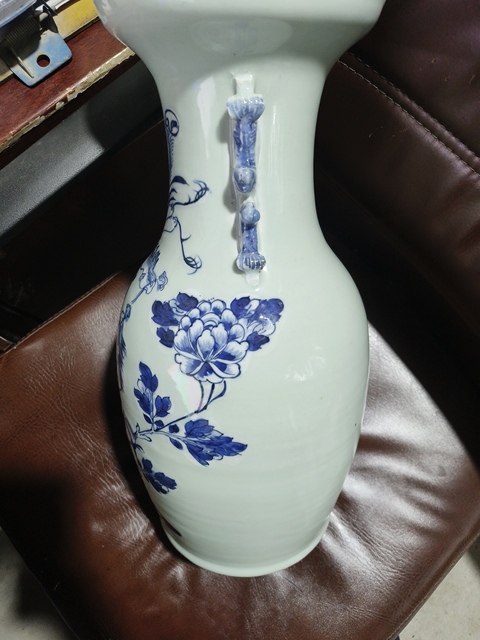 古玩陶瓷豆青青花瓶真品鑒賞圖