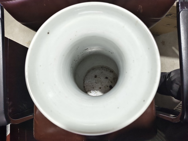 古玩陶瓷豆青青花瓶真品鑒賞圖