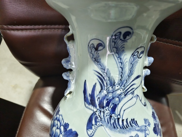 古玩陶瓷豆青青花瓶真品鑒賞圖