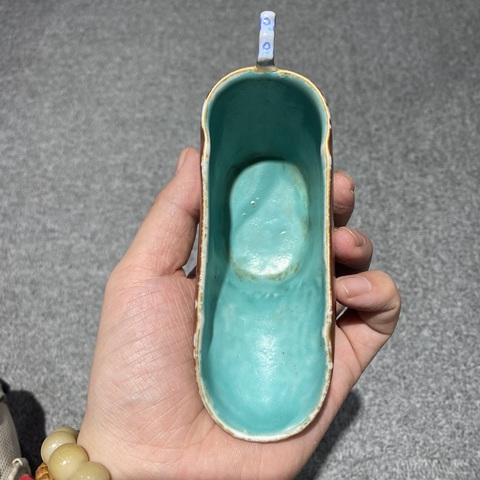 古玩陶瓷內綠松石釉外珊瑚紅釉描金杯真品鑒賞圖