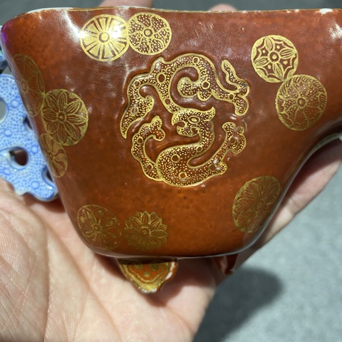 古玩陶瓷內綠松石釉外珊瑚紅釉描金杯真品鑒賞圖