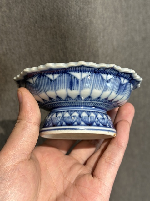 古玩陶瓷青花花卉花口貢盤真品鑒賞圖