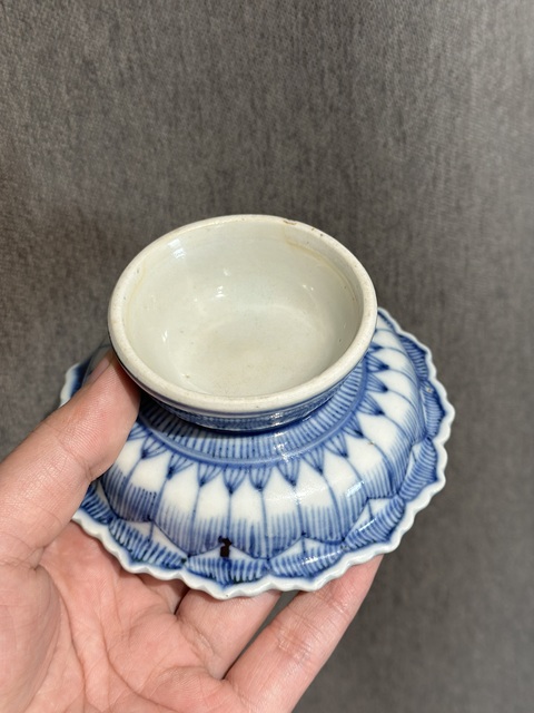 古玩陶瓷青花花卉花口貢盤真品鑒賞圖