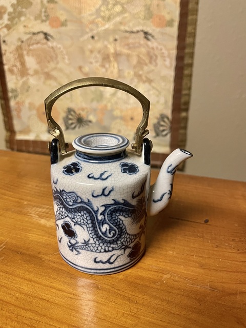 古玩陶瓷二龍戲珠茶壺真品鑒賞圖