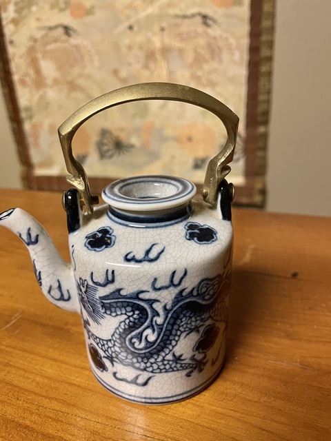 古玩陶瓷二龍戲珠茶壺真品鑒賞圖