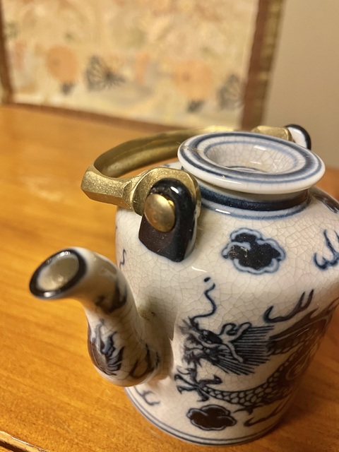 古玩陶瓷二龍戲珠茶壺真品鑒賞圖