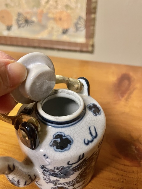 古玩陶瓷二龍戲珠茶壺真品鑒賞圖